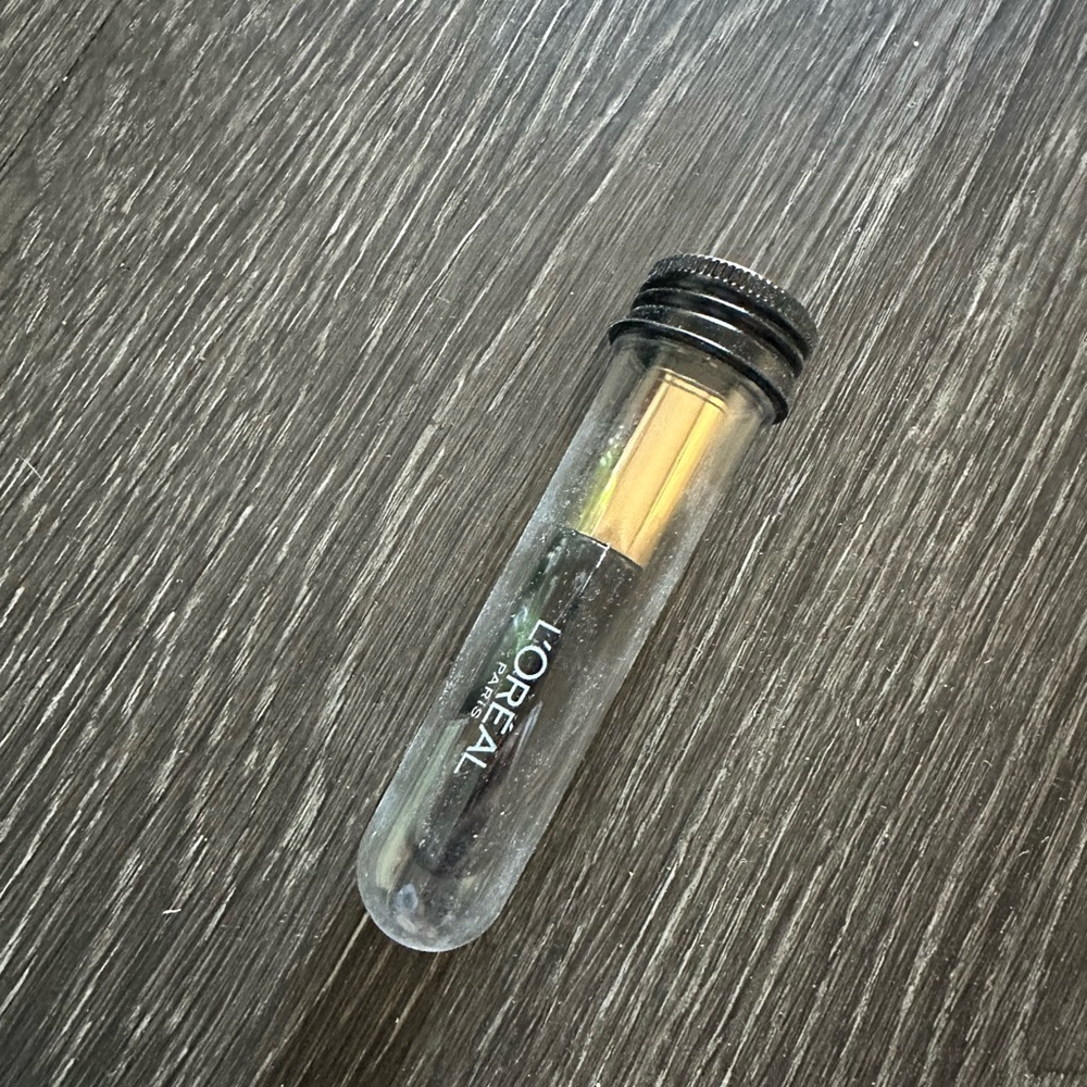Limited edition L’Oréal silicone makeup brush